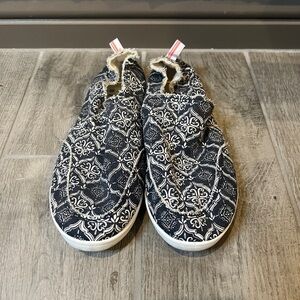 Vionic Navy and White Patterned Sneakers